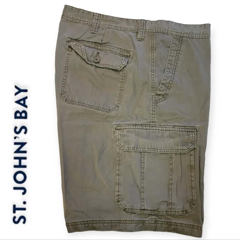 ✔️ St. John's Bay Cargo Shorts Army Green Color